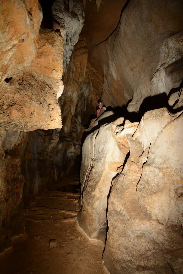 Histórico hallazgo en la cueva de Atxurra, en Berriatua