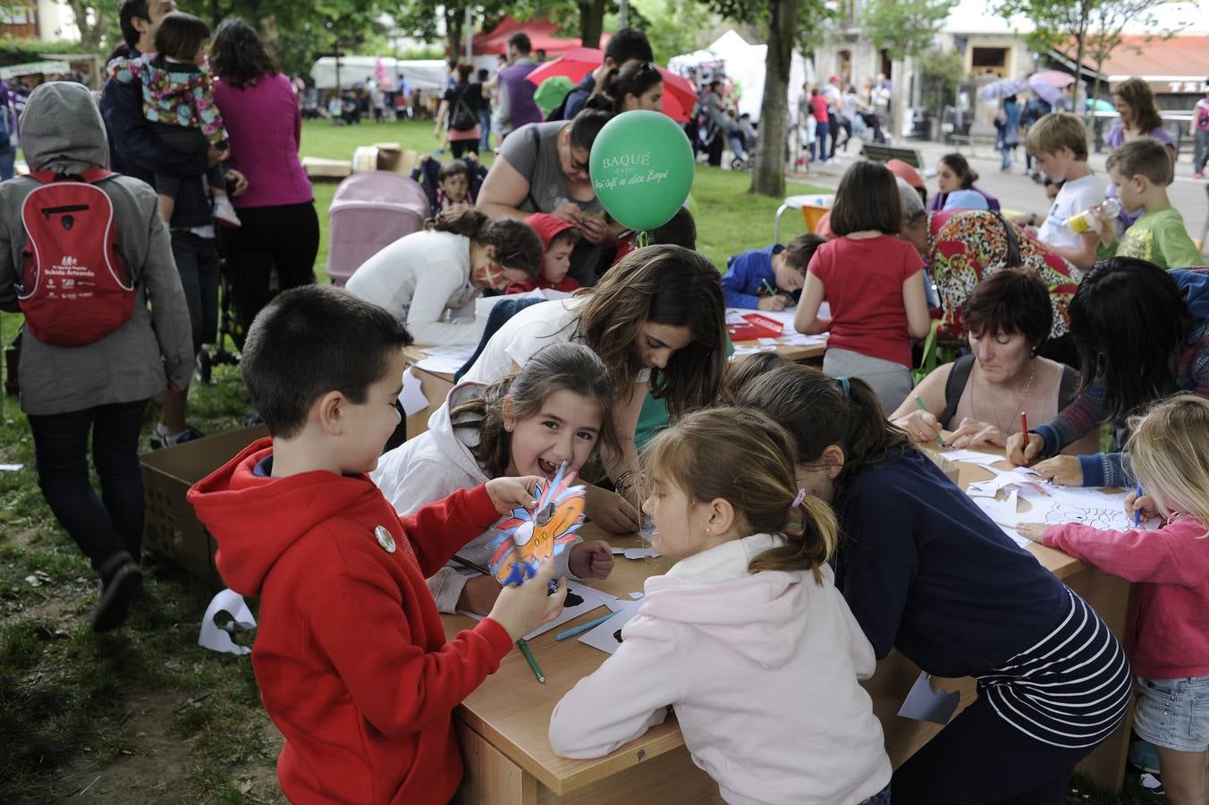 Durango se llena de euskaltzales para disfrutar del Ibilaldia