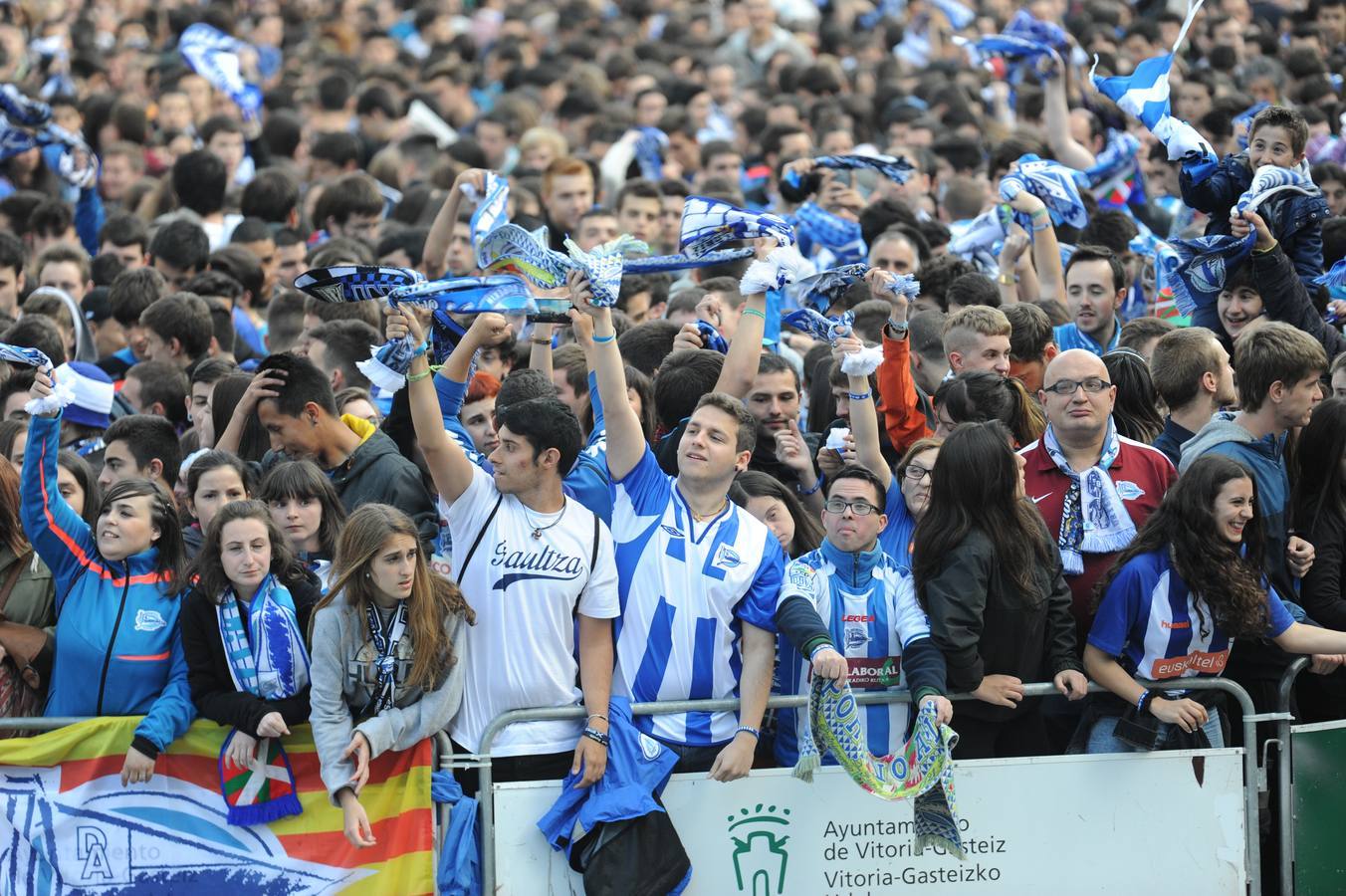 Vitoria celebra el ascenso del Alavés