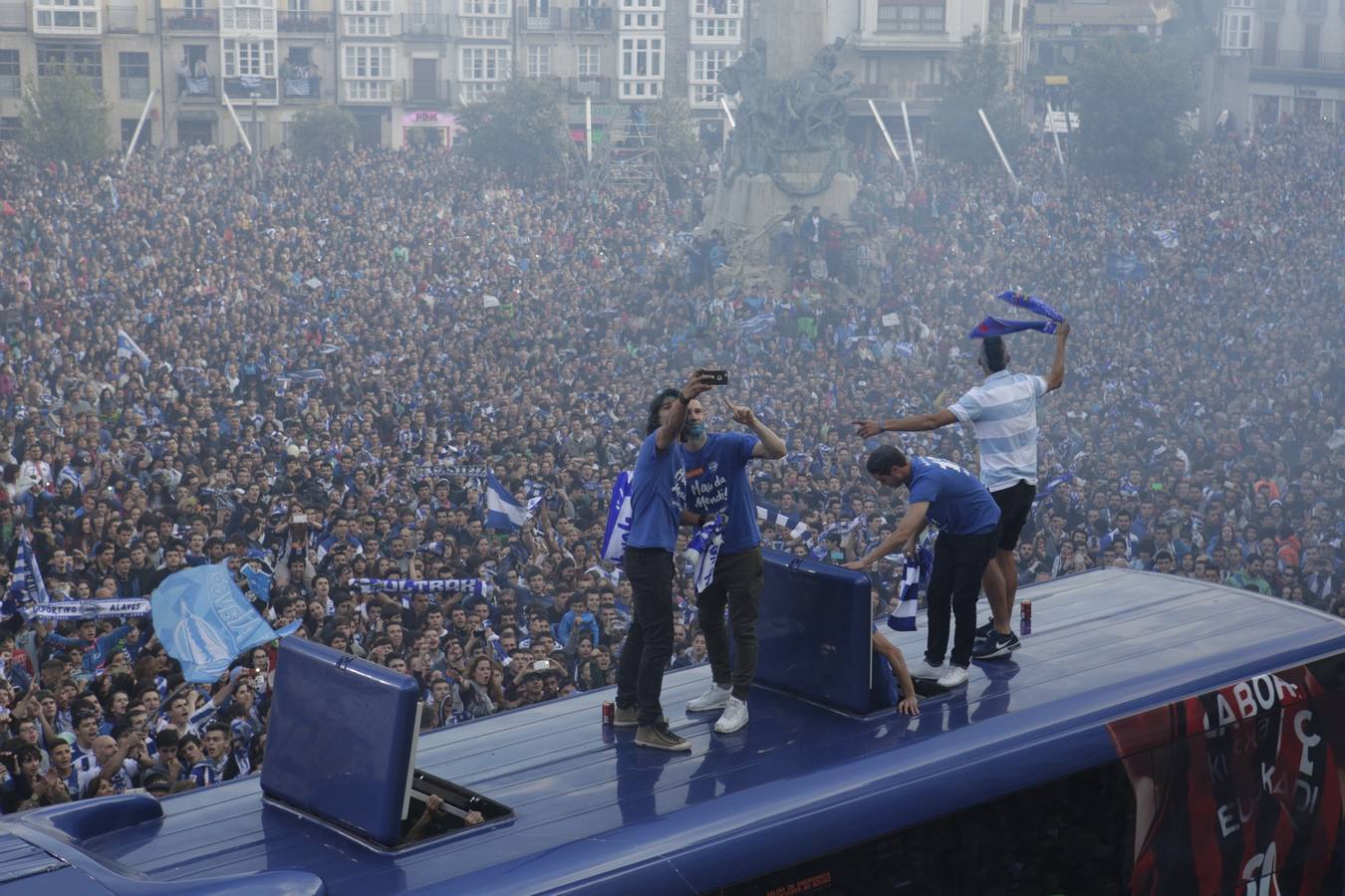Vitoria celebra el ascenso del Alavés