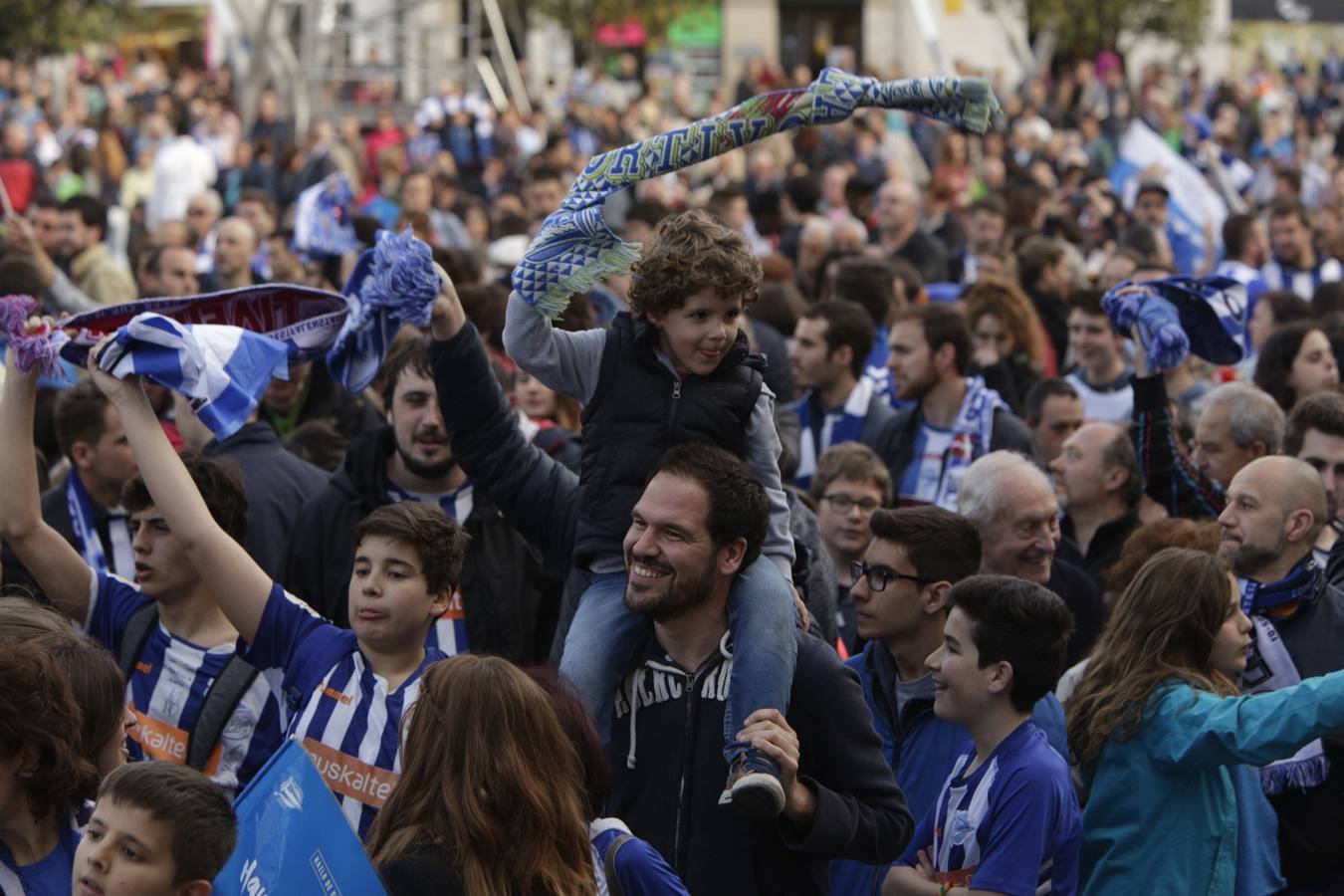 Vitoria celebra el ascenso del Alavés