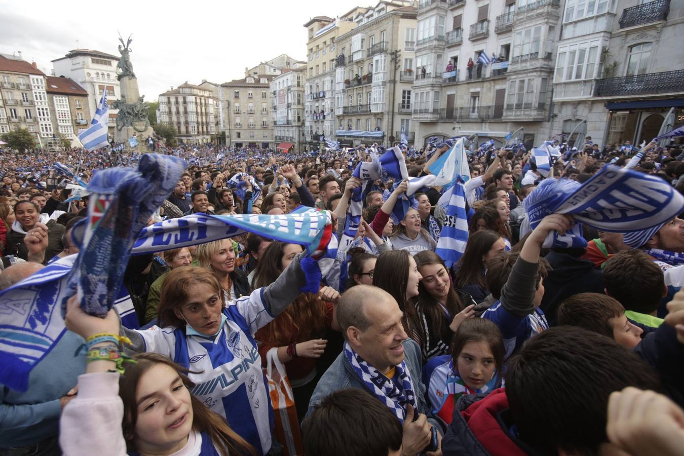 Vitoria celebra el ascenso del Alavés