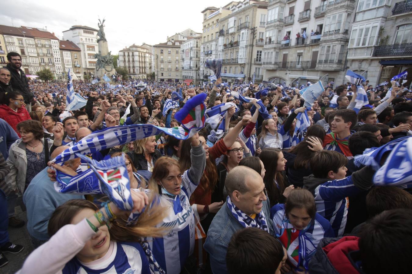 Vitoria celebra el ascenso del Alavés