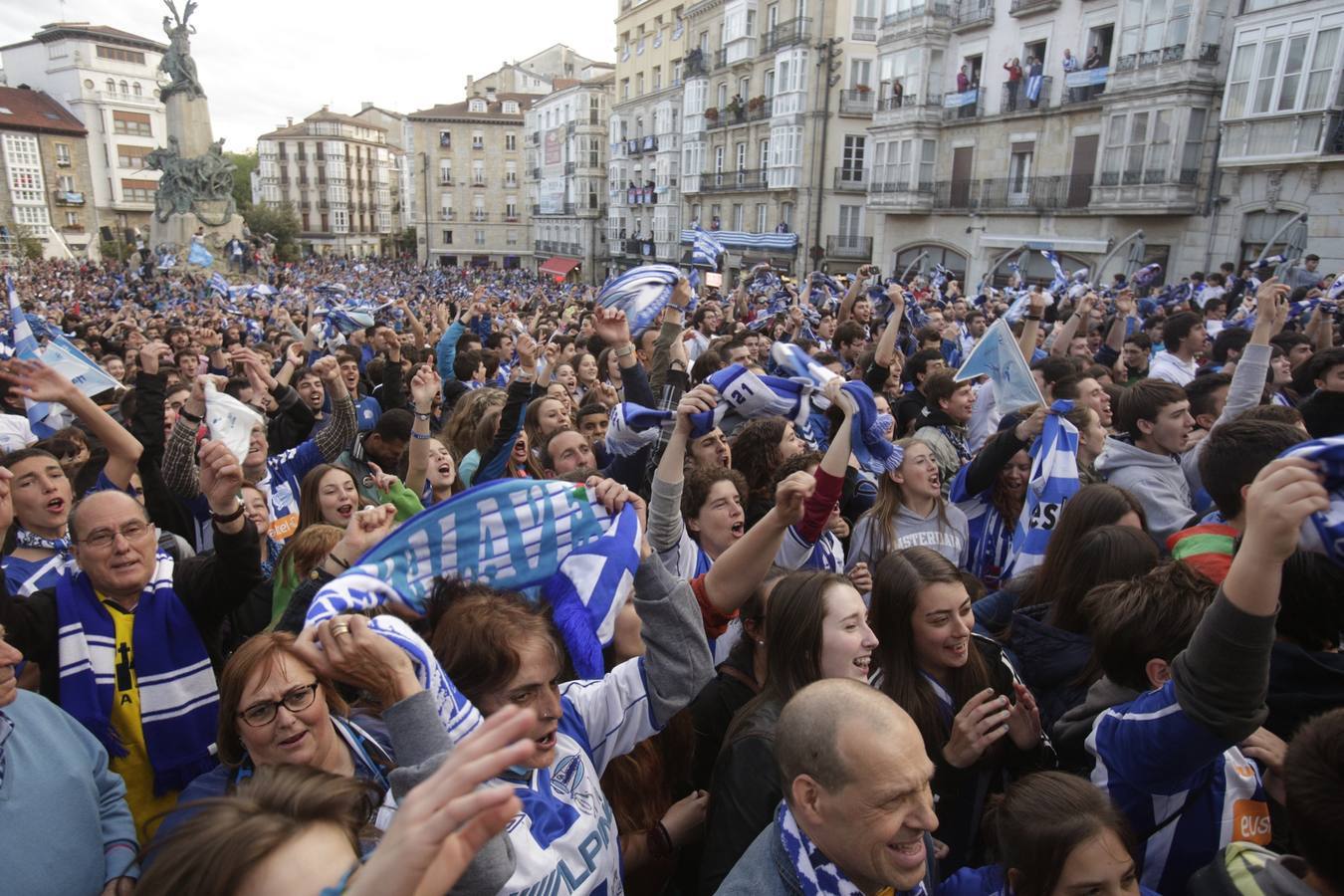 Vitoria celebra el ascenso del Alavés