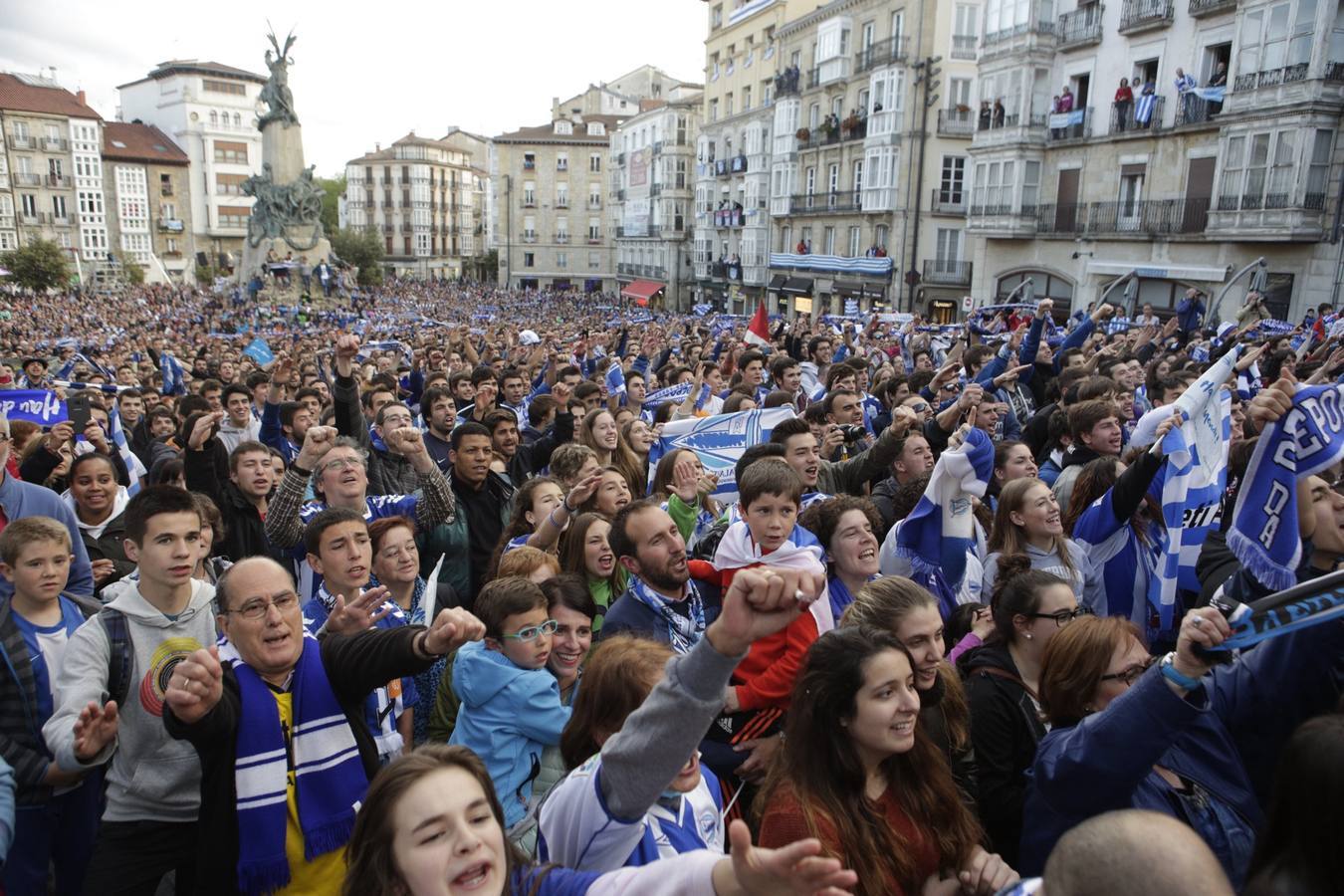 Vitoria celebra el ascenso del Alavés