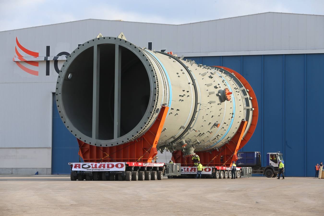 Dos gigantes en el Puerto de Bilbao