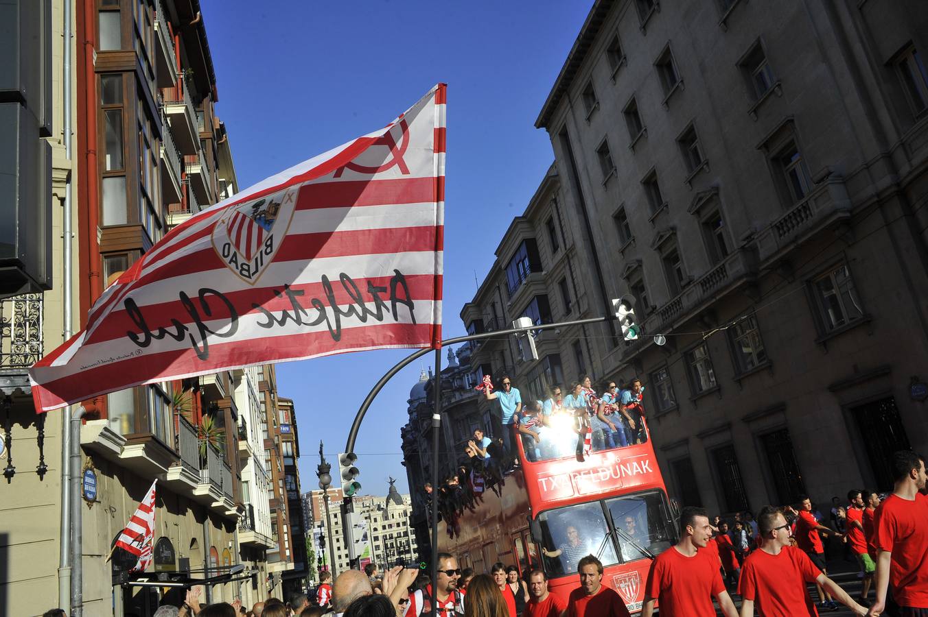 Recibimiento al Athletic femenino en la Diputación