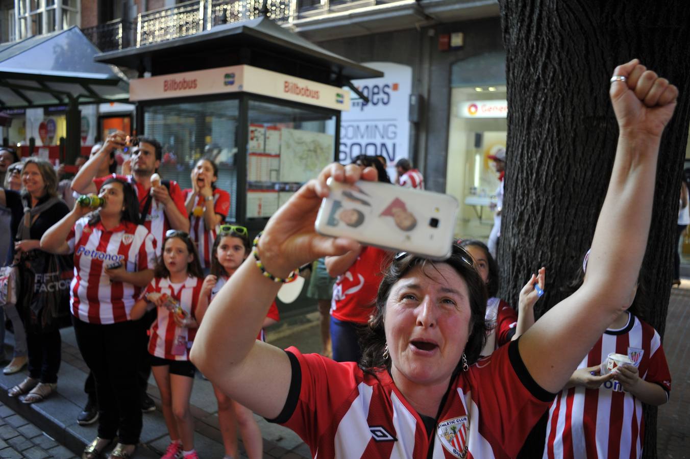 Recibimiento al Athletic femenino en la Diputación