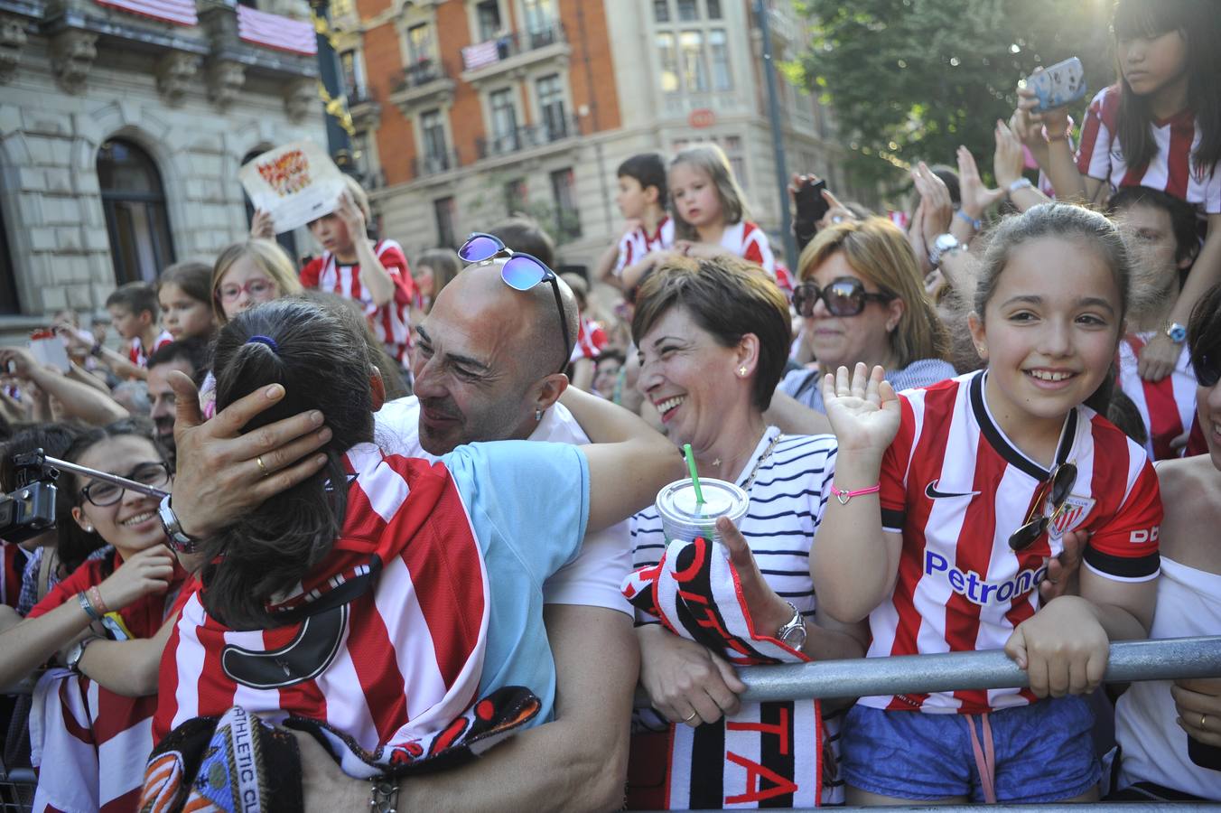 Recibimiento al Athletic femenino en la Diputación