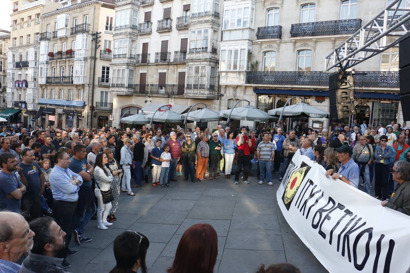 Miles de personas exigen en Vitoria el cierre definitivo de Garoña