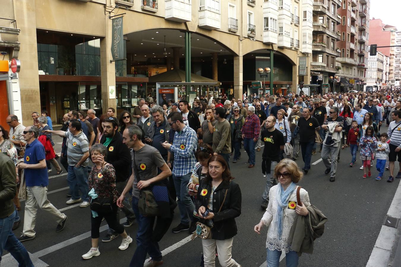 Miles de personas exigen en Vitoria el cierre definitivo de Garoña