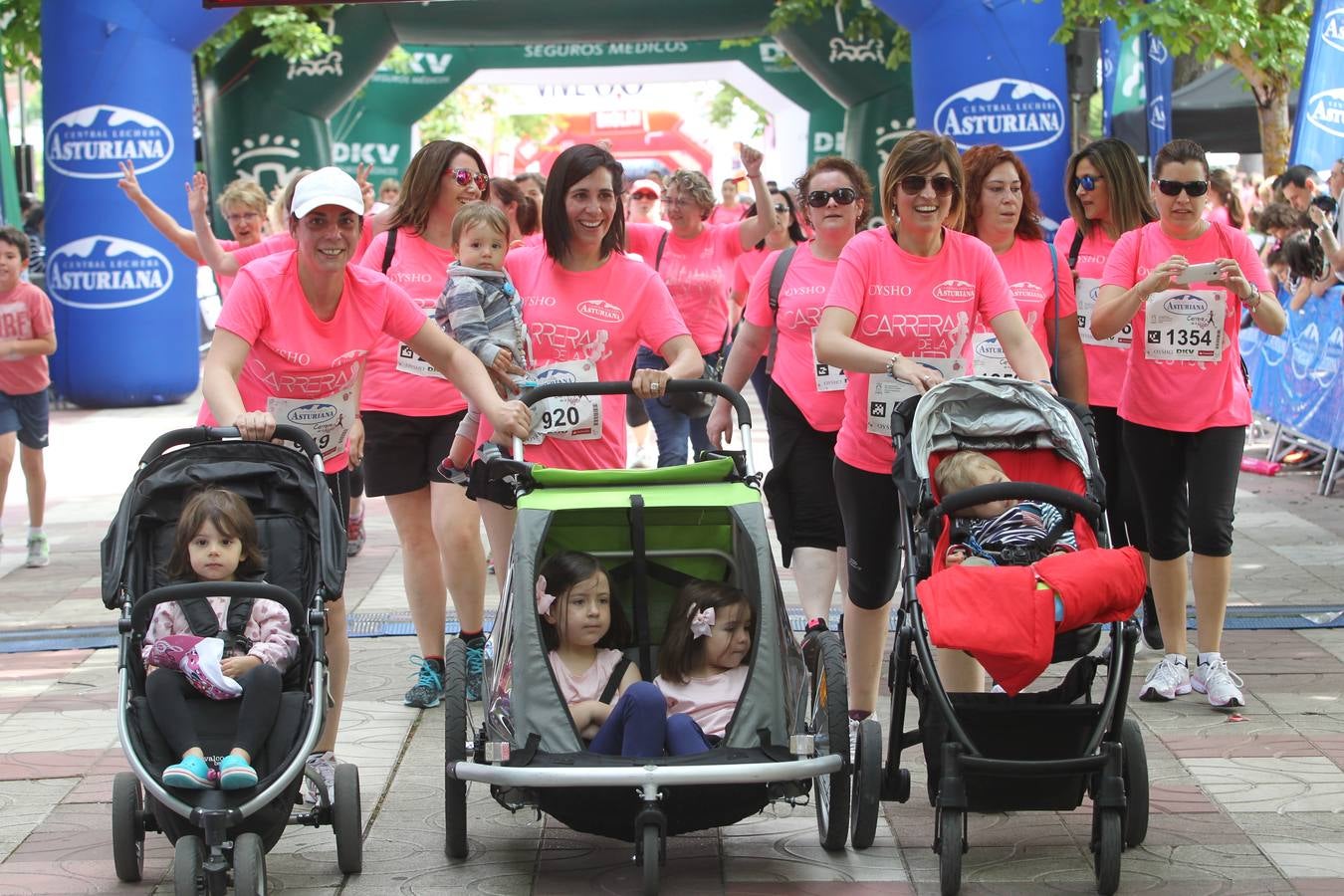 Llegada a meta de la Carrera de la Mujer