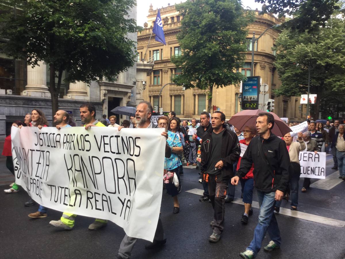 Los vecinos de Atxuri se manifiestan contra &#039;los Pichis&#039;