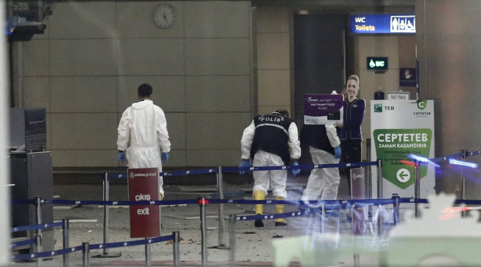 Un atentado en el aeropuerto de Estambul causa decenas de muertos