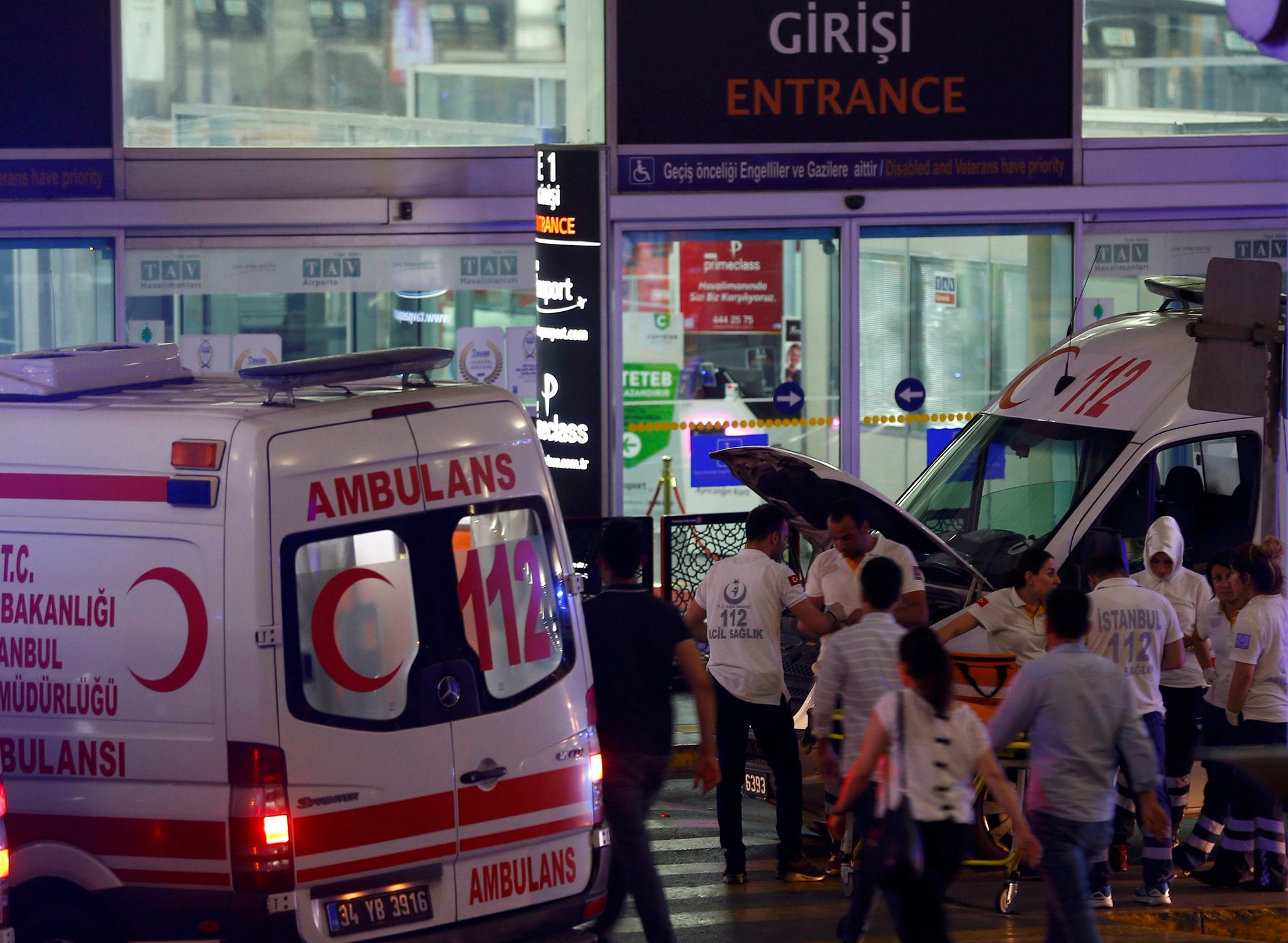 Un atentado en el aeropuerto de Estambul causa decenas de muertos