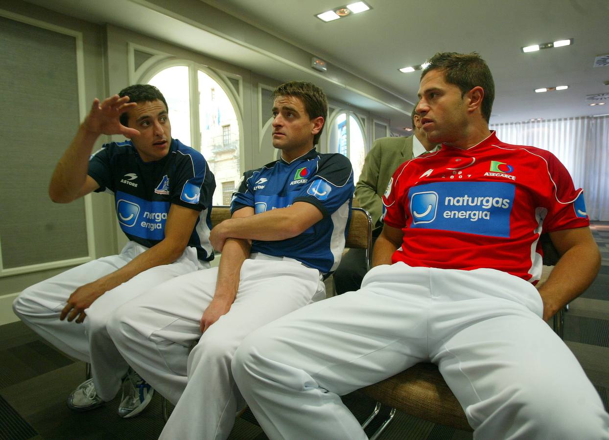 Juan Martinez de Irujo, Asier Berasaluze y Olaizola, en la presentacion del torneo Naturgas de Parejas. 20/05/2008