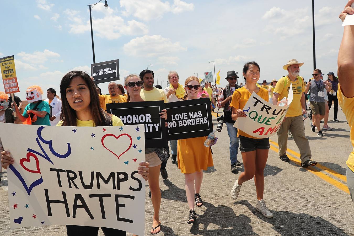 Cleveland clama contra Trump