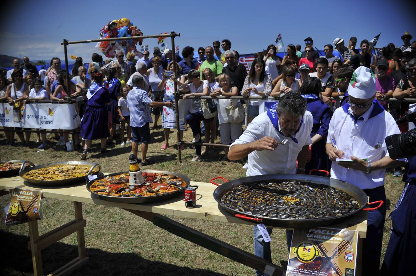 Getxo se relame con una sabrosa paella