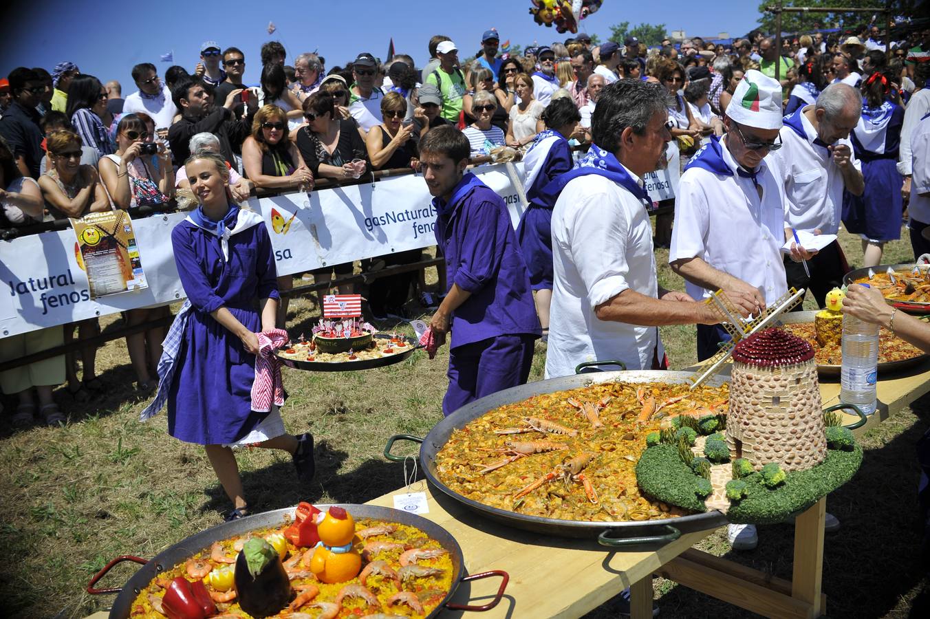 Getxo se relame con una sabrosa paella