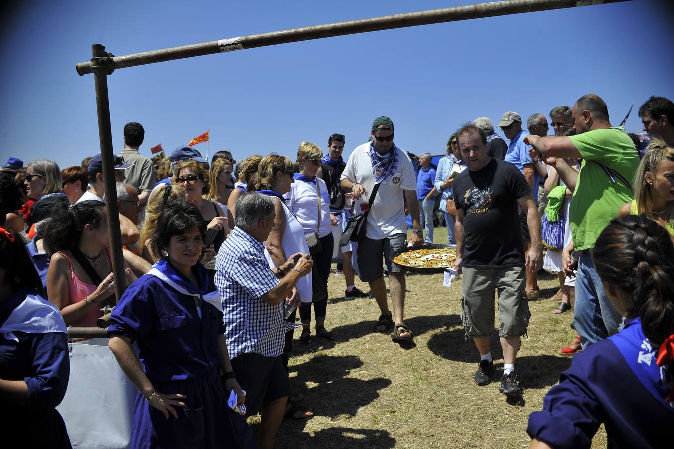 Getxo se relame con una sabrosa paella