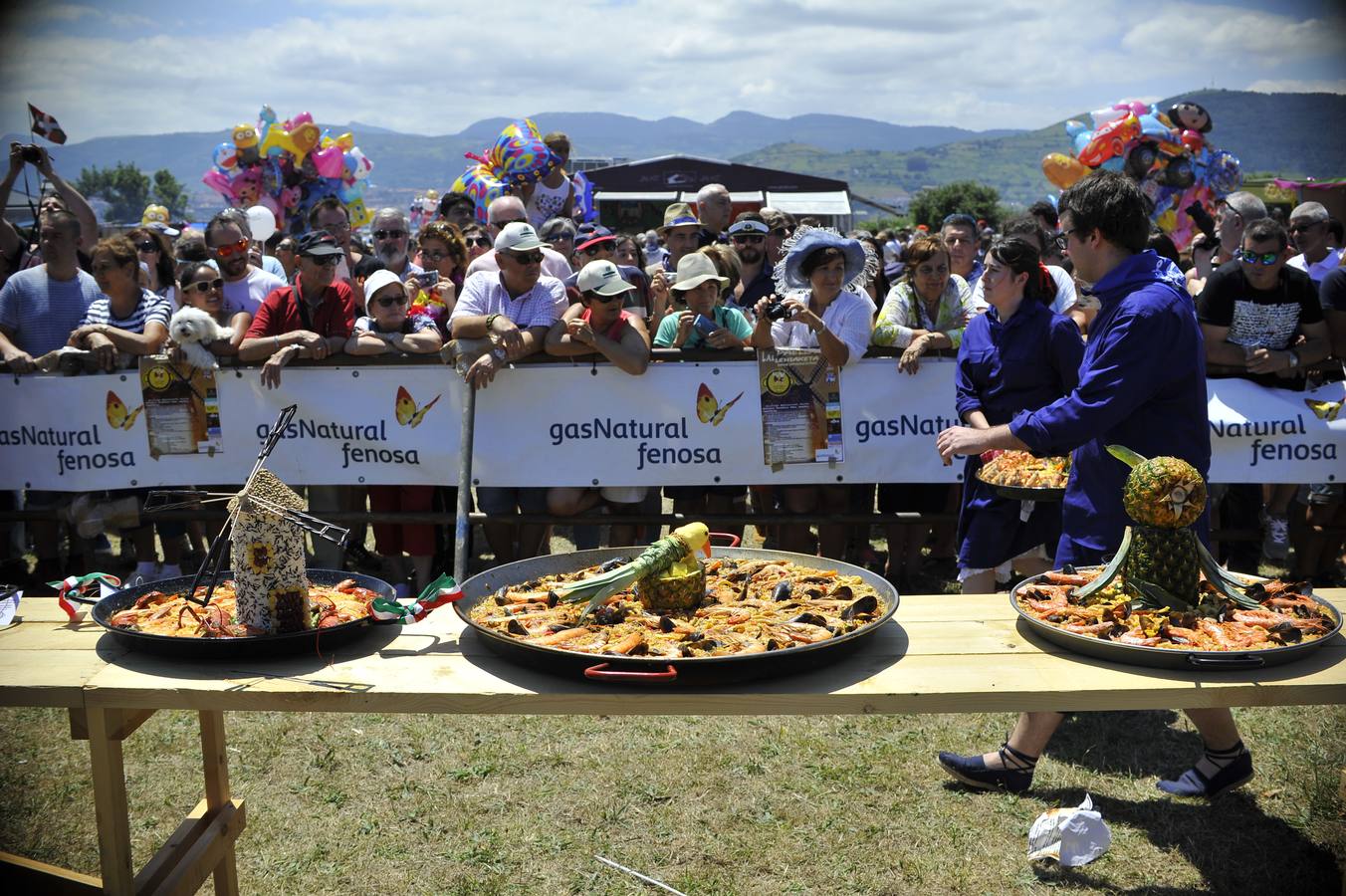 Getxo se relame con una sabrosa paella