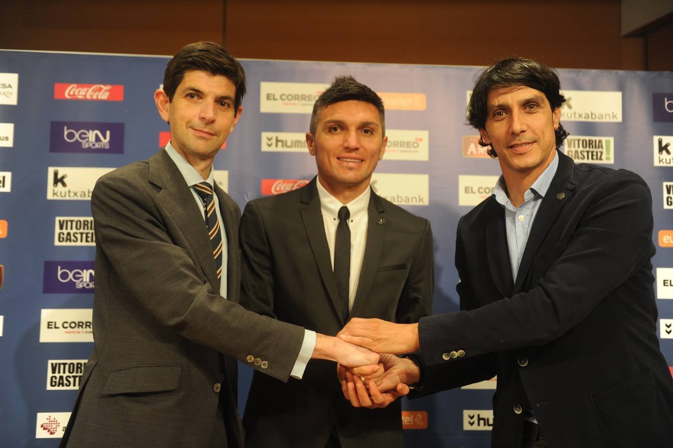 El Alavés presenta a Daniel Torres