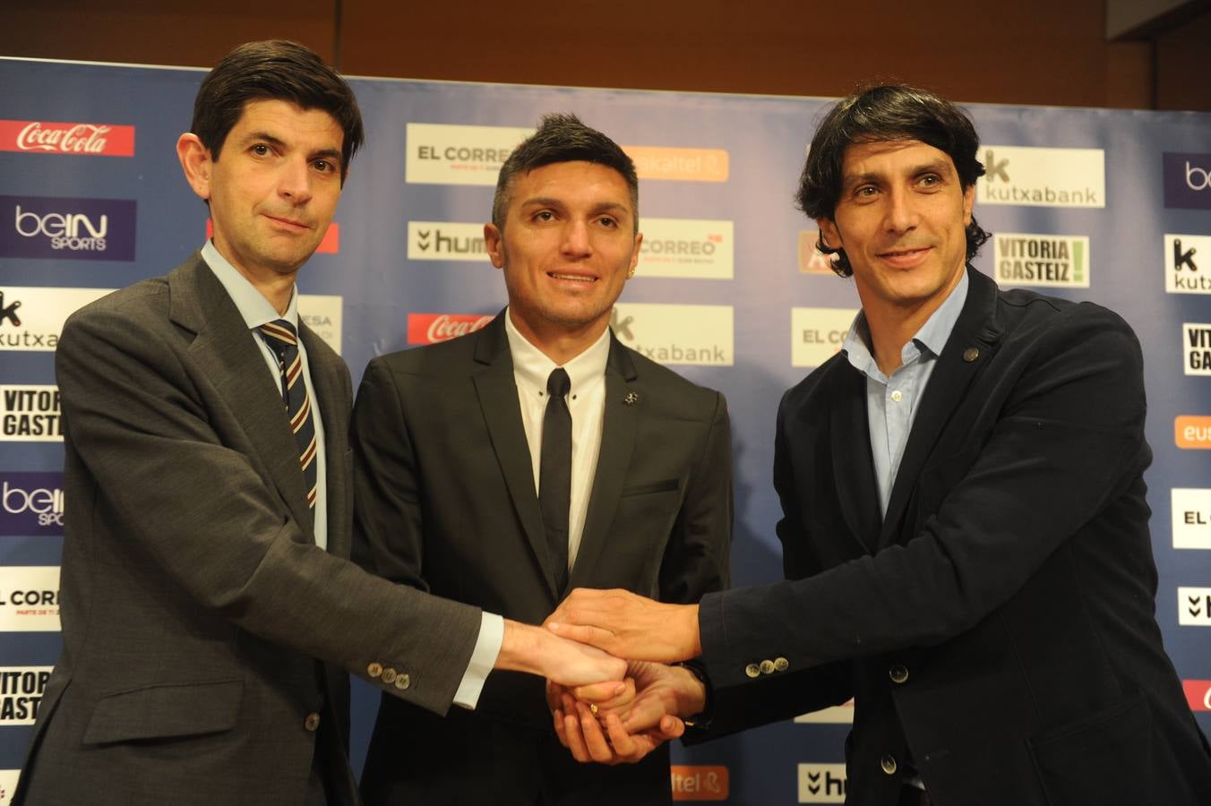 El Alavés presenta a Daniel Torres