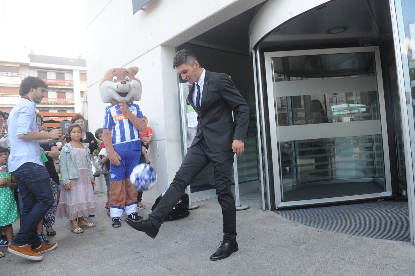 El Alavés presenta a Daniel Torres