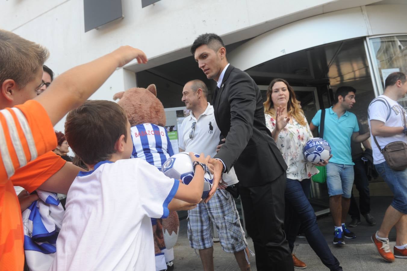 El Alavés presenta a Daniel Torres