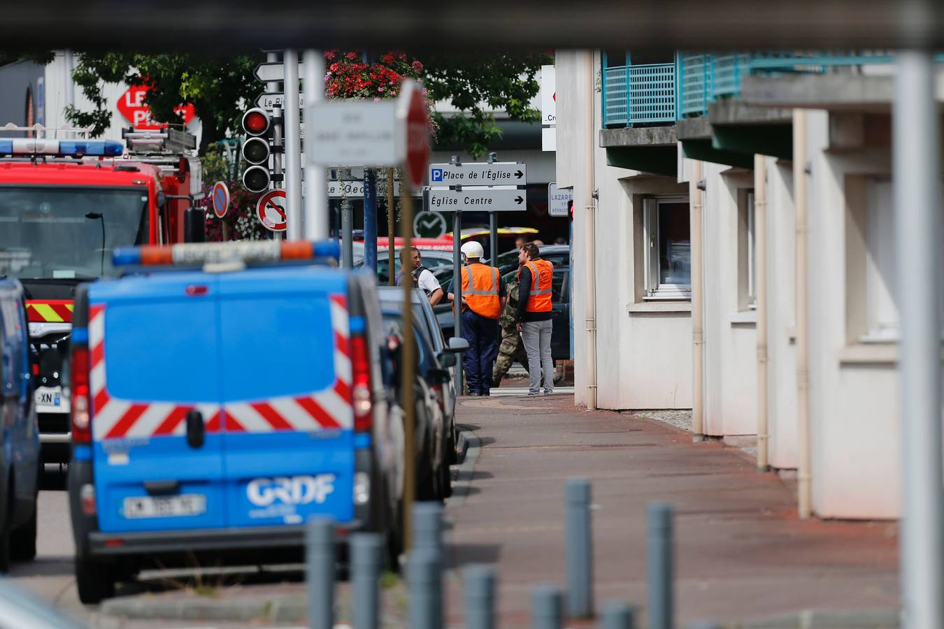 Las imágenes del secuestro en en la iglesia de Saint Etienne du Rouvray
