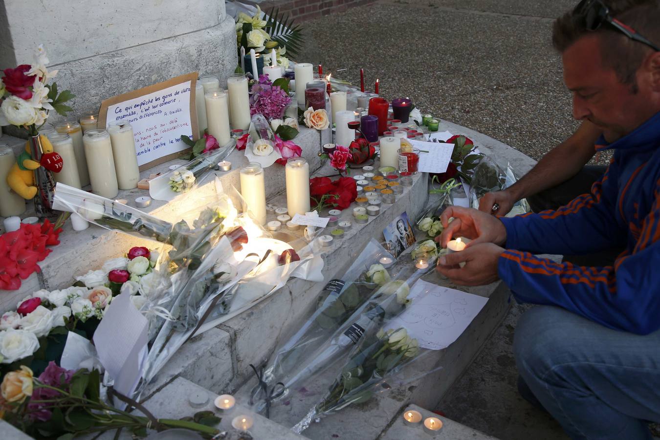 Saint-Etienne-du-Rouvray llora la muerte de su sacerdote