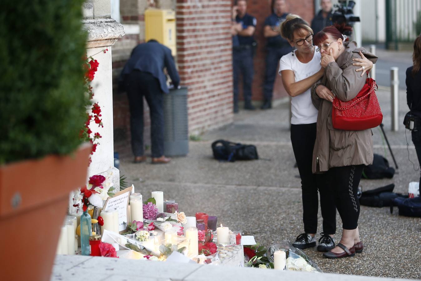 Saint-Etienne-du-Rouvray llora la muerte de su sacerdote