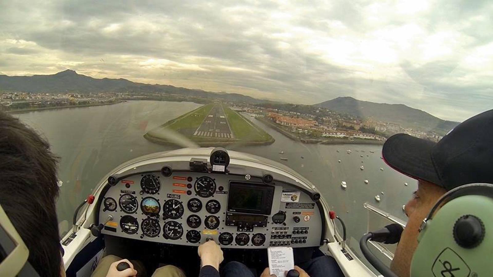 Aterrizaje en Hondarribia desde la cabina.