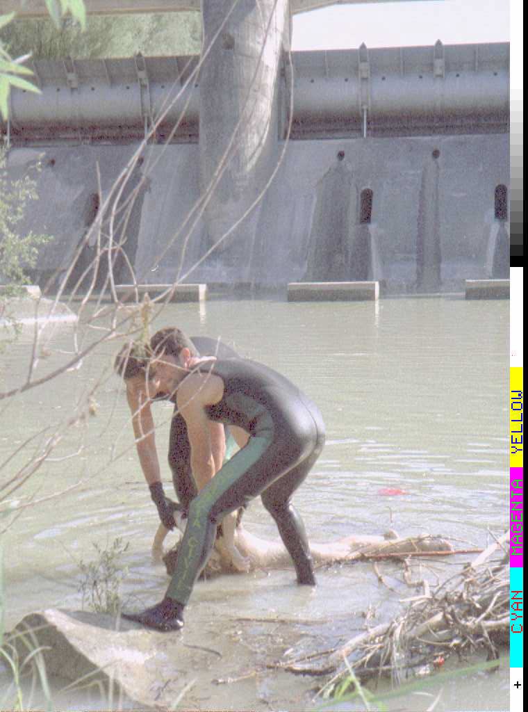 Buceadores de la Guardia Civil recuperan un cadaver del Camping de Las Nieves de Biescas, en la presa de Jabanella