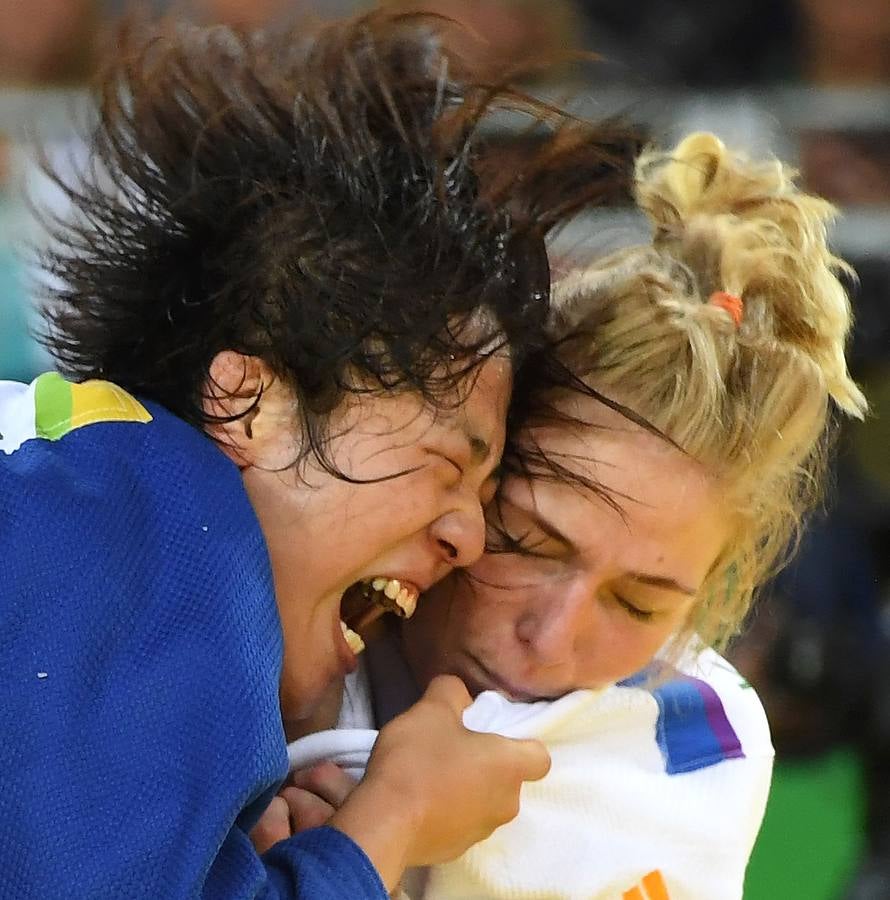 Las judokas de Holanda y Japón, en acción.