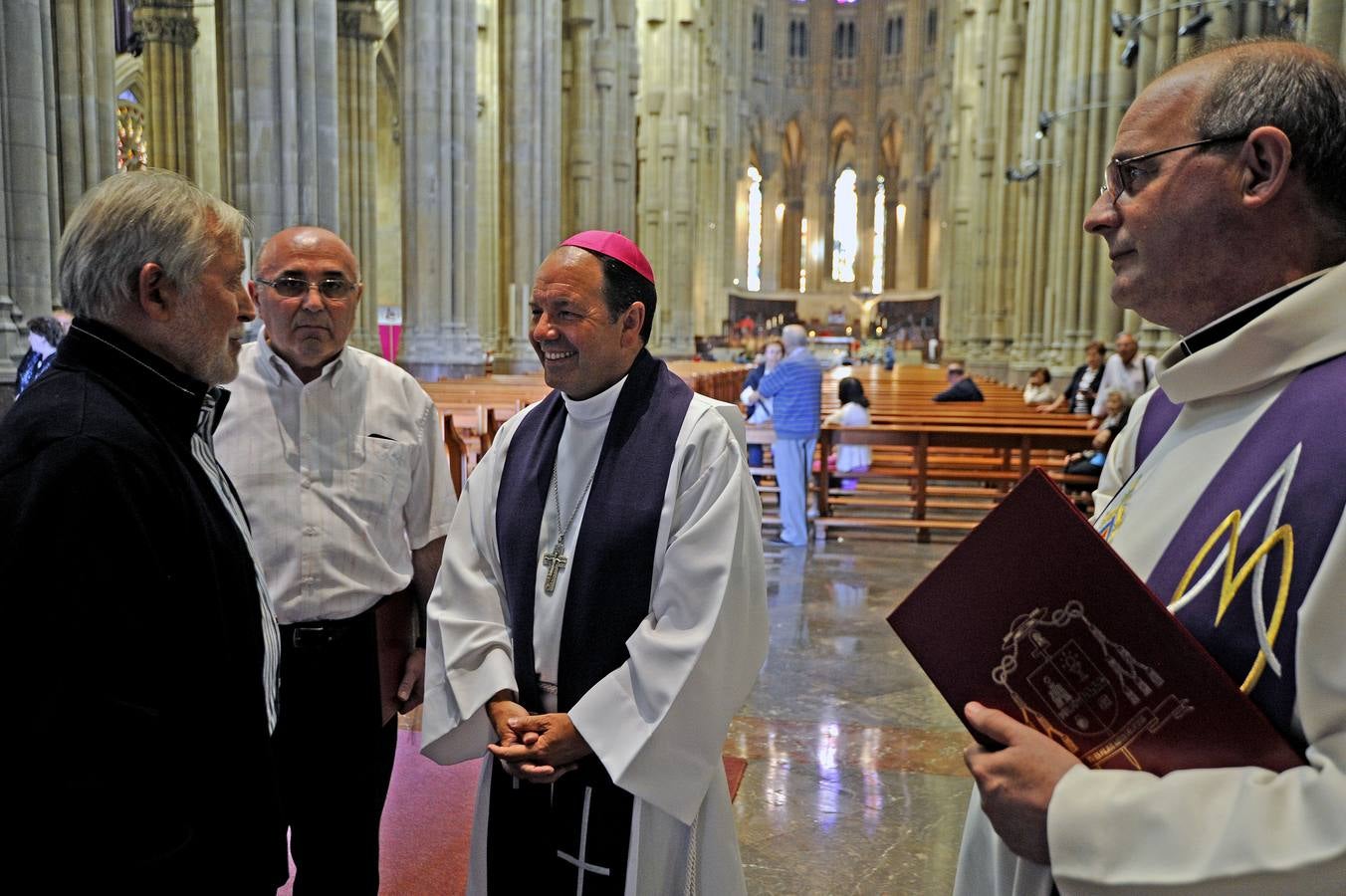 Vitoria y la comunidad religiosa da un emotivo adiós a su obispo emérito fallecido, Miguel Asurmendi