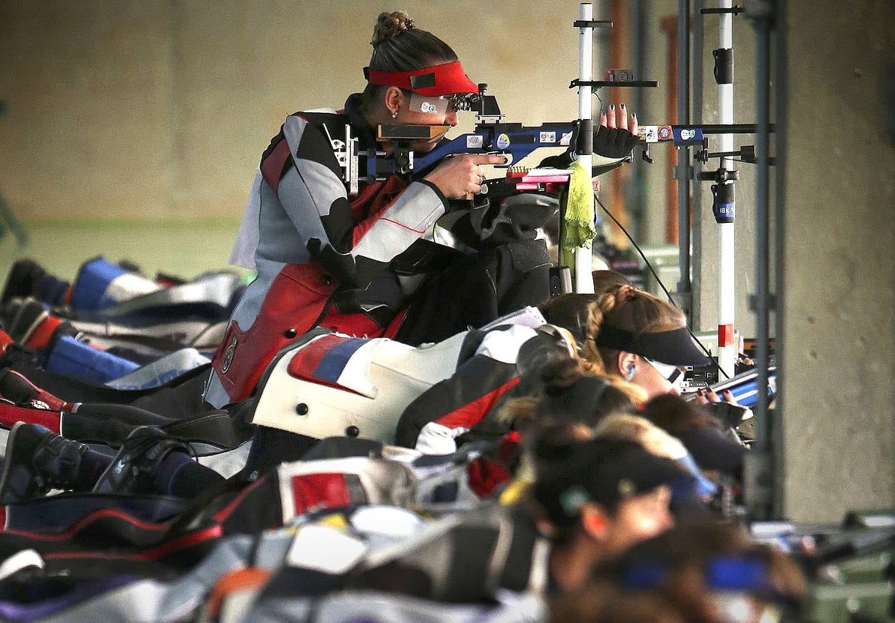 Rosane Budag, de Brasil, compitiendo en tiro.