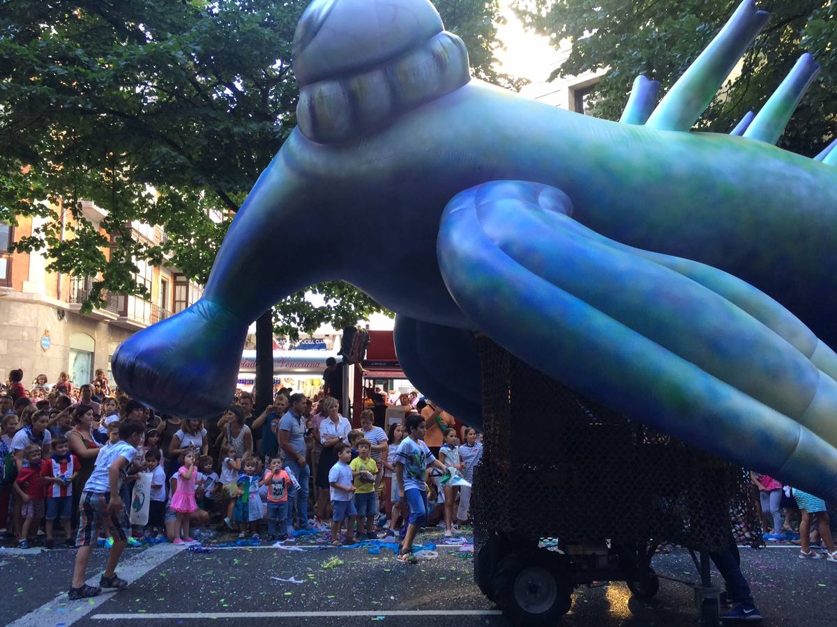 El desfile de la Ballena llena de color Bilbao