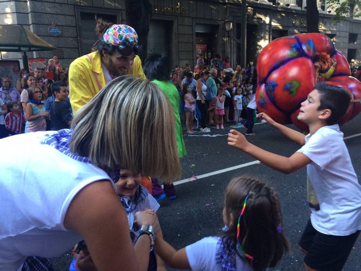 El desfile de la Ballena llena de color Bilbao