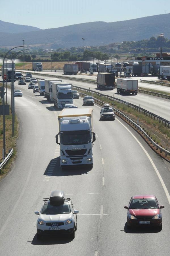 Retenciones y tráfico lento en Álava