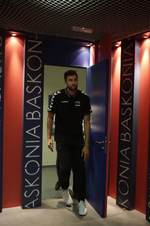 Bargnani, presentado como nuevo jugador baskonista