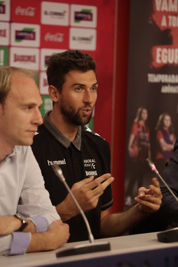 Bargnani, presentado como nuevo jugador baskonista