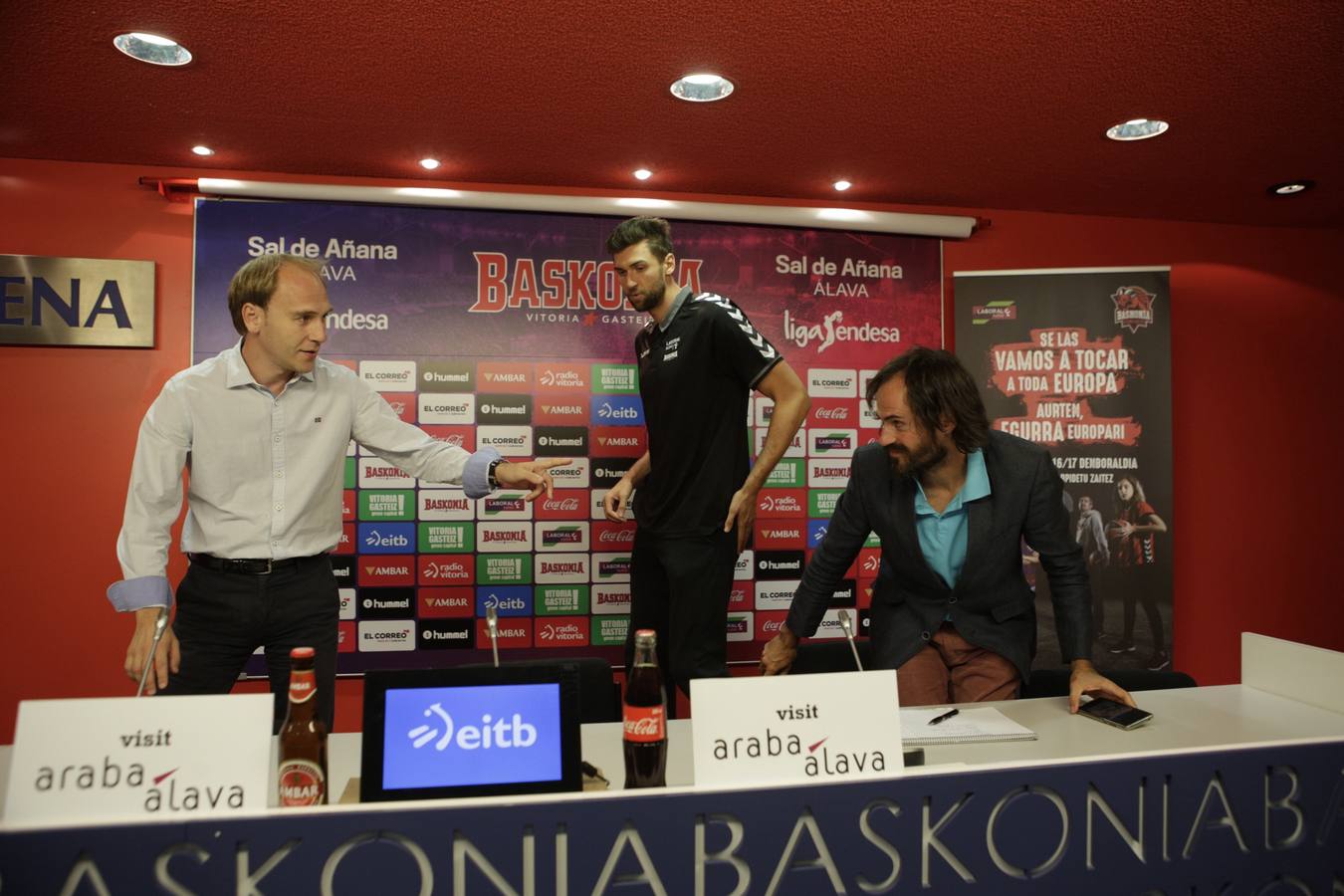 Bargnani, presentado como nuevo jugador baskonista