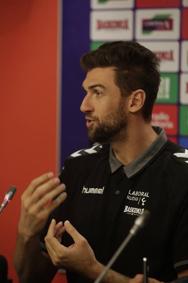 Bargnani, presentado como nuevo jugador baskonista