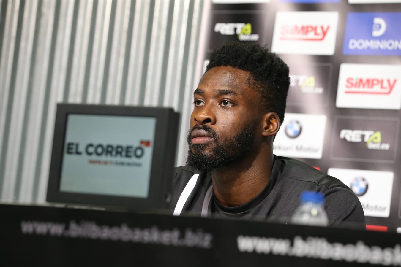 La presentación de Micheal Eric como jugador del Bilbao Basket, en imágenes