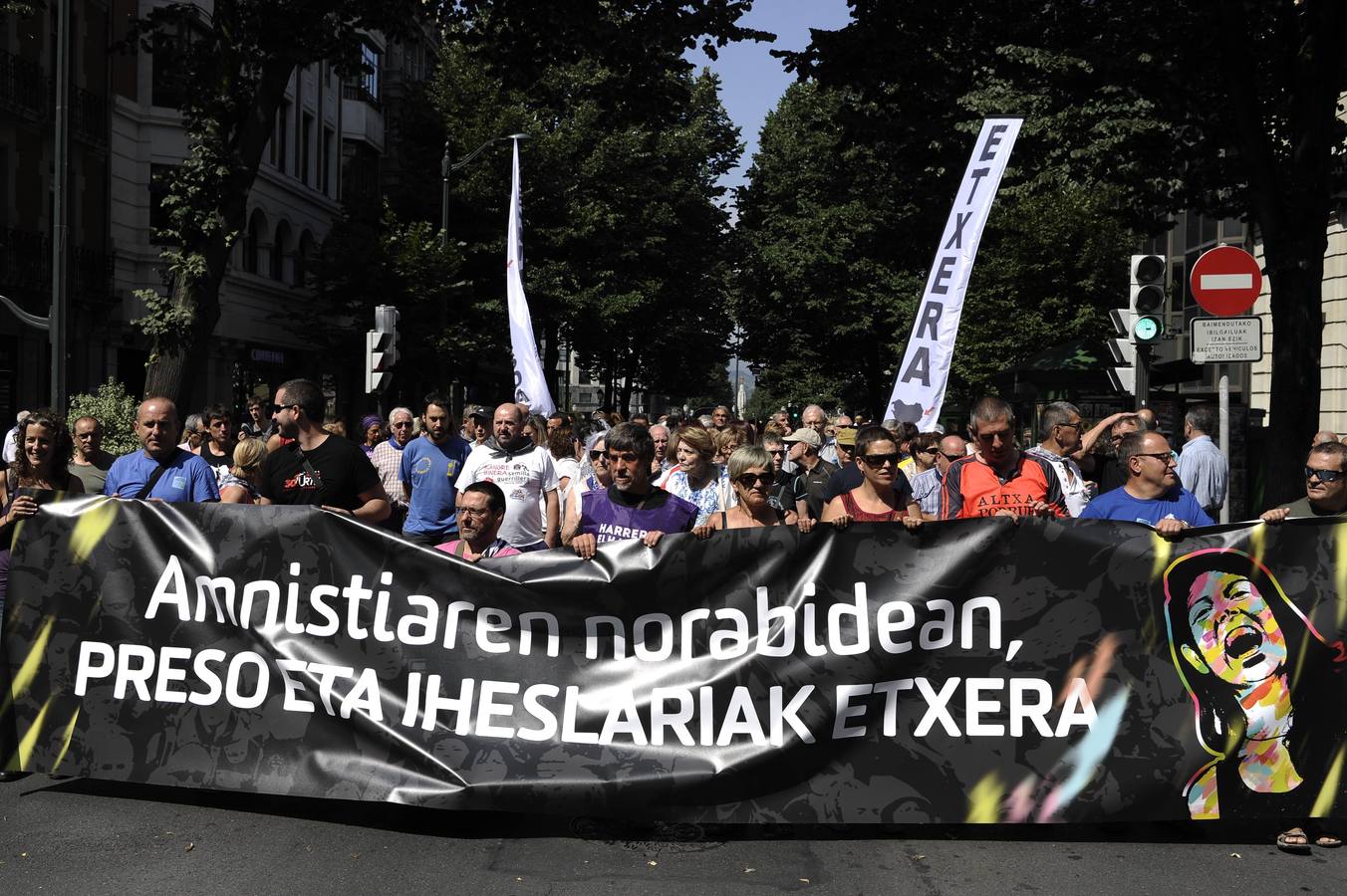 Miles de personas piden en Bilbao la amnistía para los presos y huidos de ETA