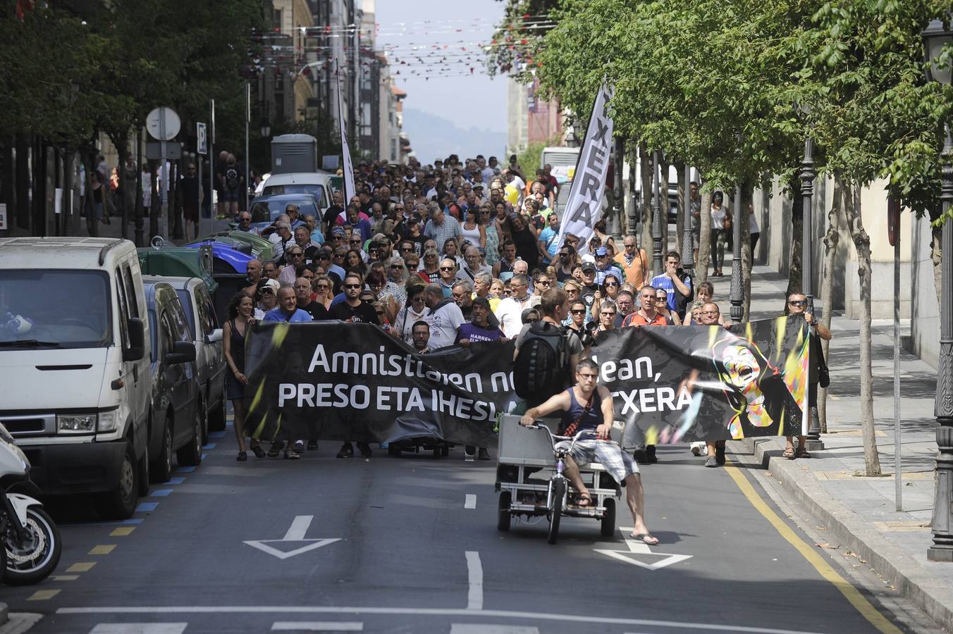 Miles de personas piden en Bilbao la amnistía para los presos y huidos de ETA