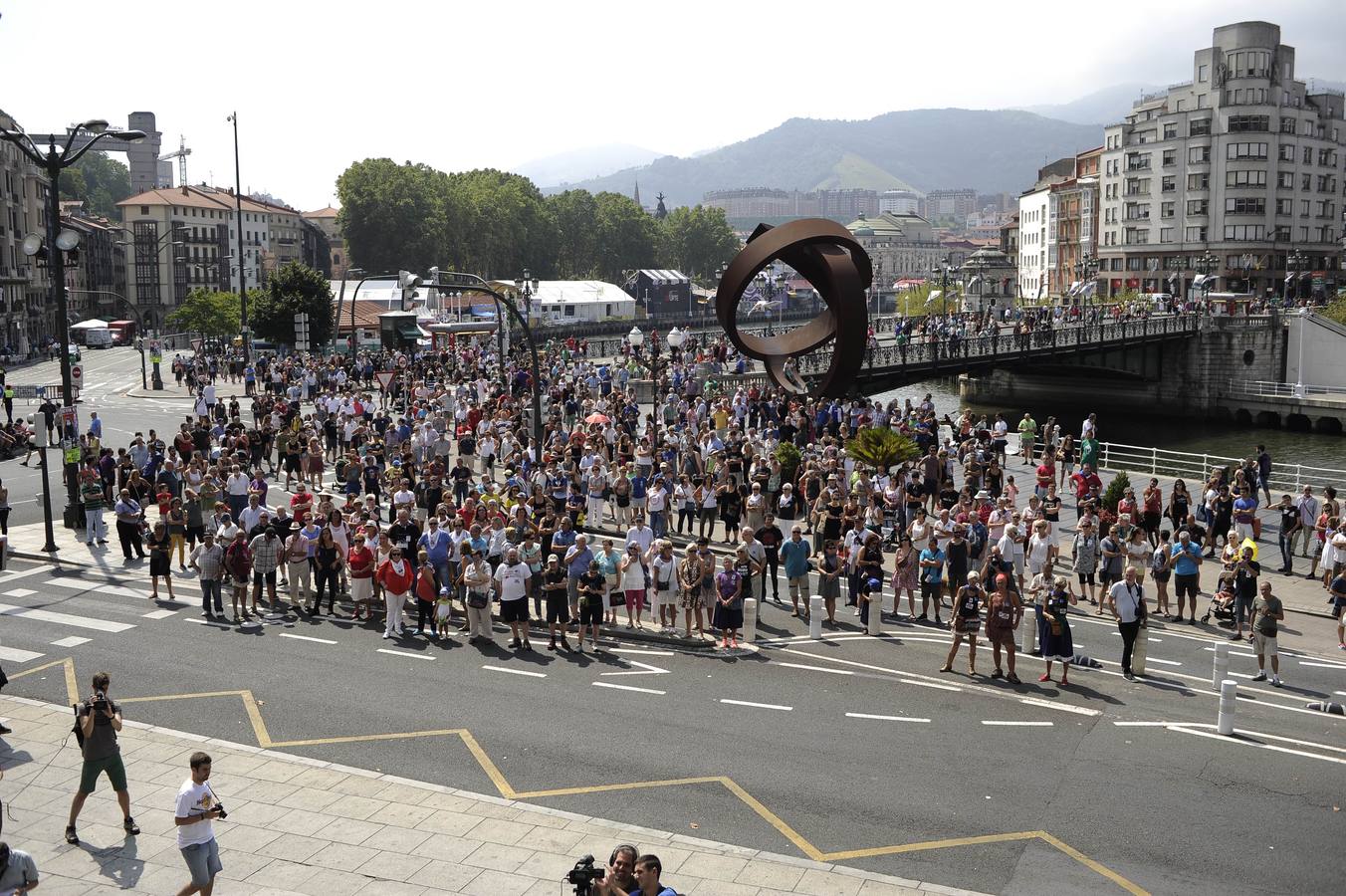 Miles de personas piden en Bilbao la amnistía para los presos y huidos de ETA