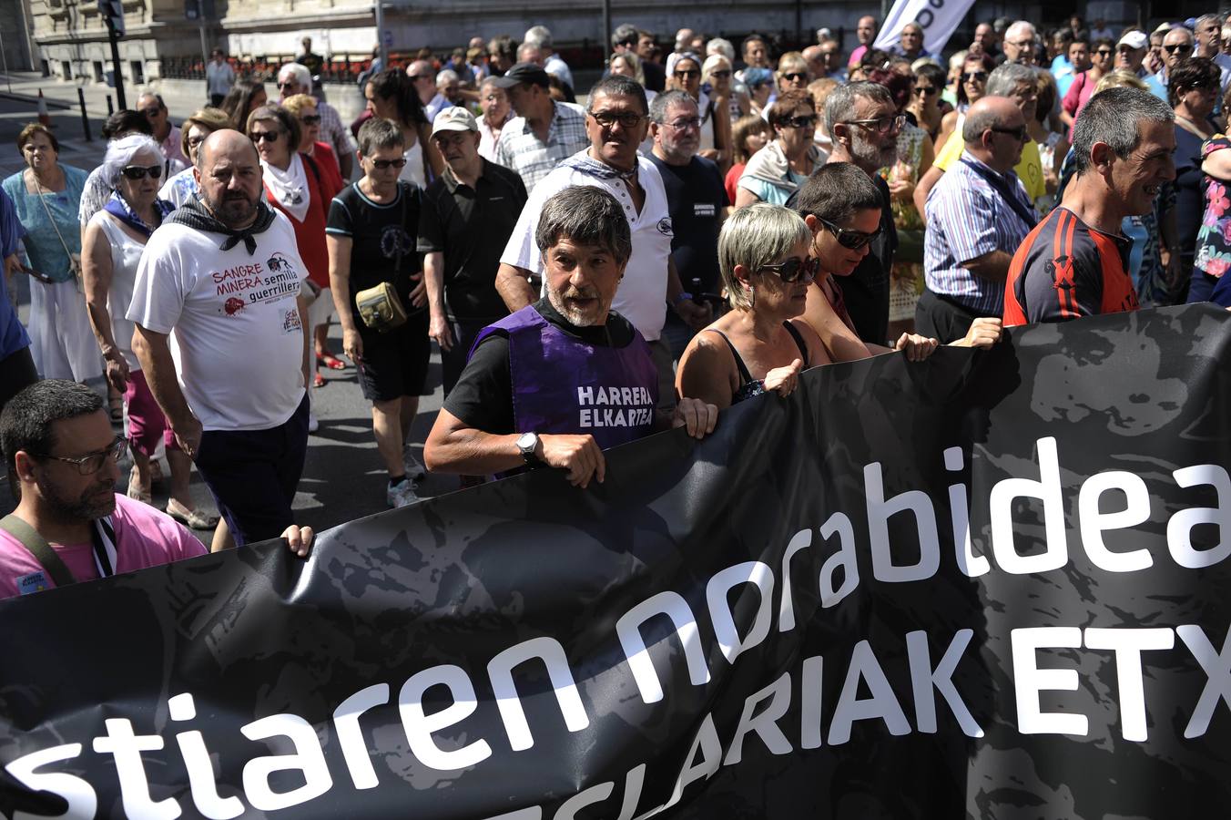 Miles de personas piden en Bilbao la amnistía para los presos y huidos de ETA