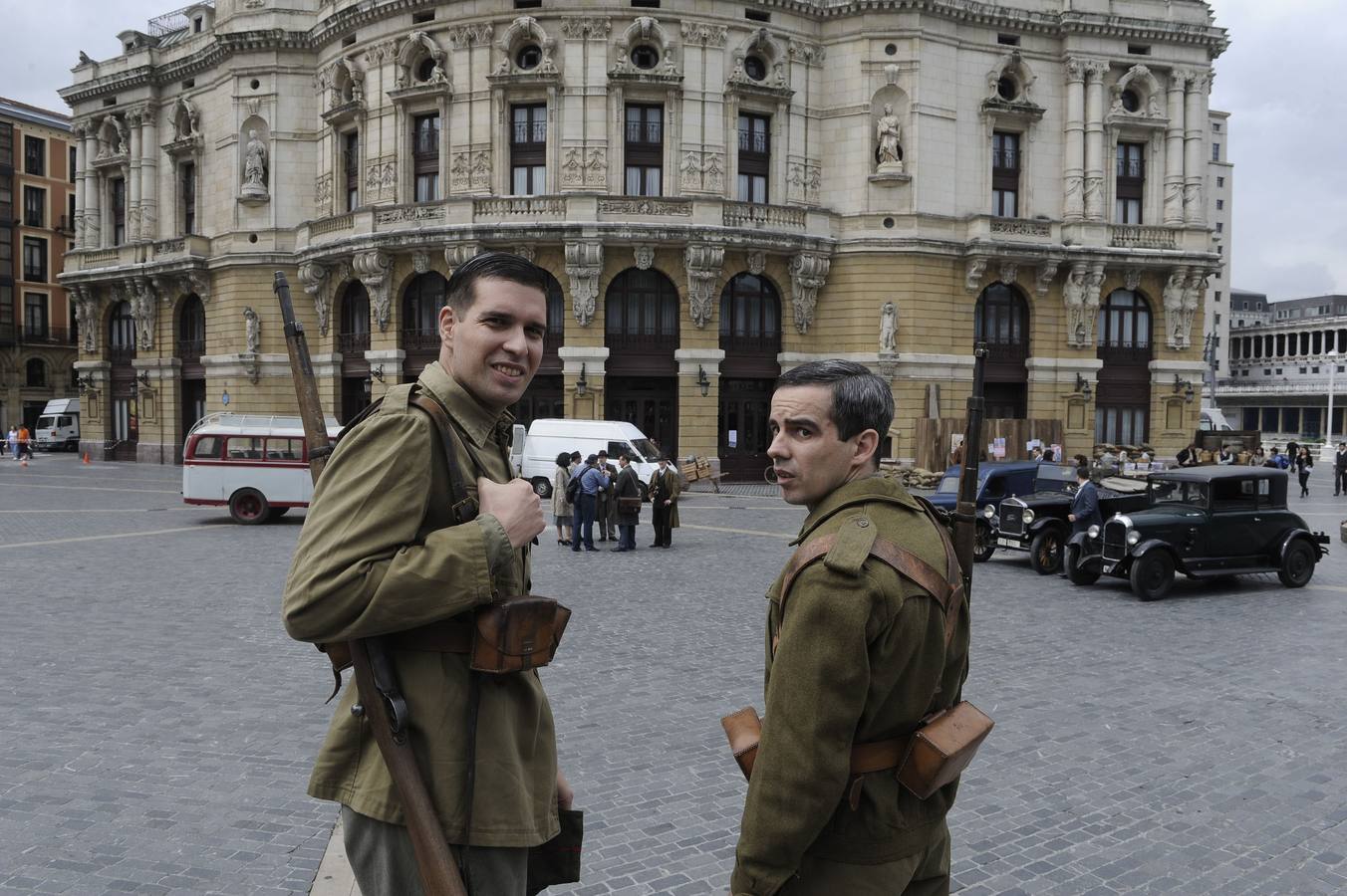 Rodaje de 'Gernika' en la plaza del Teatro Arriaga y en el Arenal de Bilbao. 